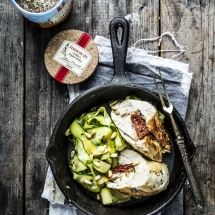 Gefüllte Hähnchenbrustfilets mit mariniertem Zucchinisalat